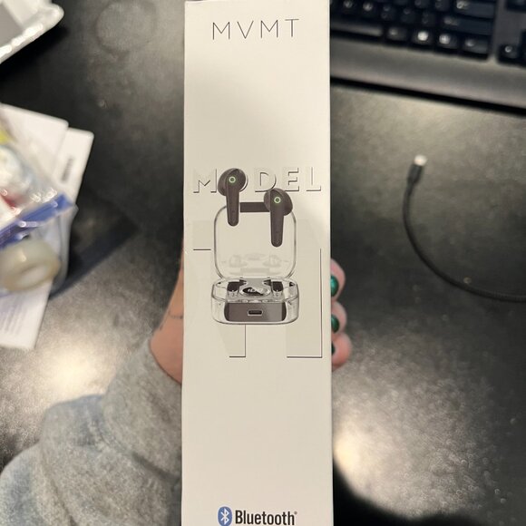 MVMT True Wireless In-Ear Headphones Model 11 Bluetooth w/ Charging Case NWT - Picture 3 of 3